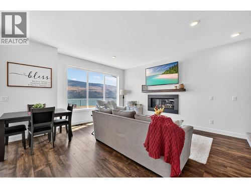 12075 Oceola Road Unit# 25, Lake Country, BC - Indoor Photo Showing Living Room With Fireplace