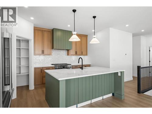 1298 Brechin Place, Kamloops, BC - Indoor Photo Showing Kitchen With Upgraded Kitchen