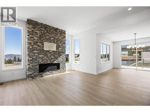 1298 Brechin Place, Kamloops, BC - Indoor Photo Showing Living Room With Fireplace