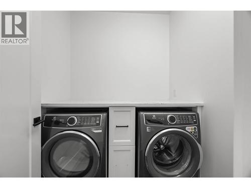 1298 Brechin Place, Kamloops, BC - Indoor Photo Showing Laundry Room