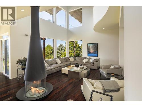 4840 Lakeshore Road, Kelowna, BC - Indoor Photo Showing Other Room