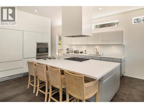 4840 Lakeshore Road, Kelowna, BC - Indoor Photo Showing Kitchen