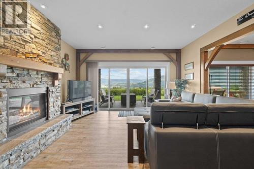 1401 65 Street Sw, Salmon Arm, BC - Indoor Photo Showing Living Room With Fireplace