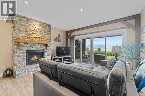 1401 65 Street Sw, Salmon Arm, BC - Indoor Photo Showing Living Room With Fireplace