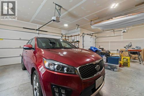 1401 65 Street Sw, Salmon Arm, BC - Indoor Photo Showing Garage