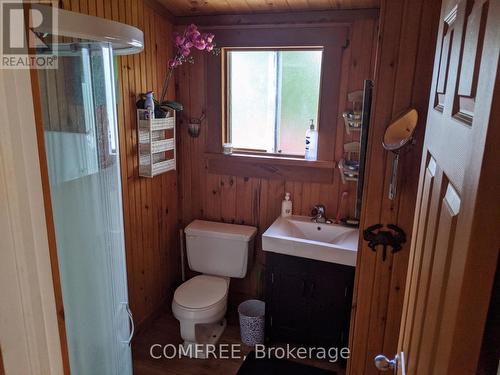 299 Sherwood Drive, Perry, ON - Indoor Photo Showing Bathroom