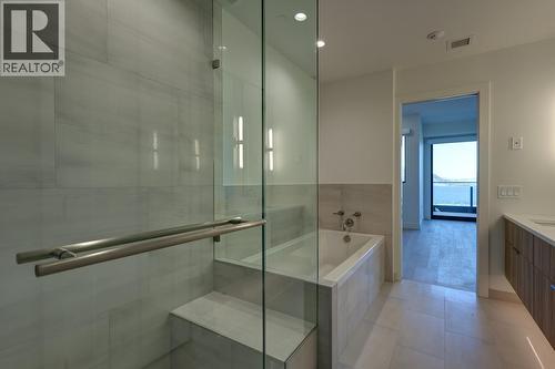 3000 Ariva Drive Unit# 3503, Kelowna, BC - Indoor Photo Showing Bathroom