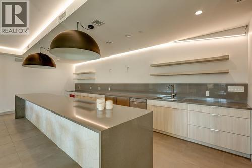 3000 Ariva Drive Unit# 3503, Kelowna, BC - Indoor Photo Showing Kitchen