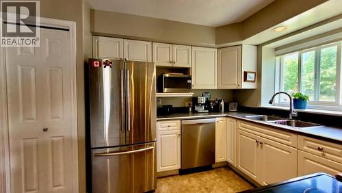 428 Beasley Crescent W, Nelson, BC - Indoor Photo Showing Kitchen With Double Sink