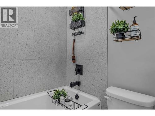 163-4000 Trails Place, Peachland, BC - Indoor Photo Showing Bathroom