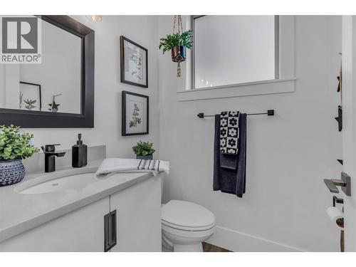 163-4000 Trails Place, Peachland, BC - Indoor Photo Showing Bathroom