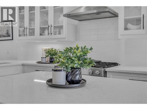 163-4000 Trails Place, Peachland, BC - Indoor Photo Showing Kitchen With Upgraded Kitchen