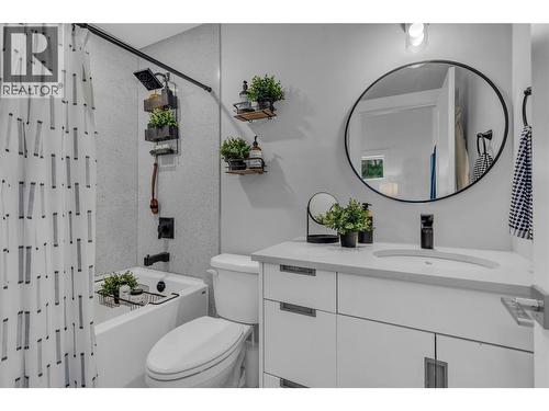 163-4000 Trails Place, Peachland, BC - Indoor Photo Showing Bathroom