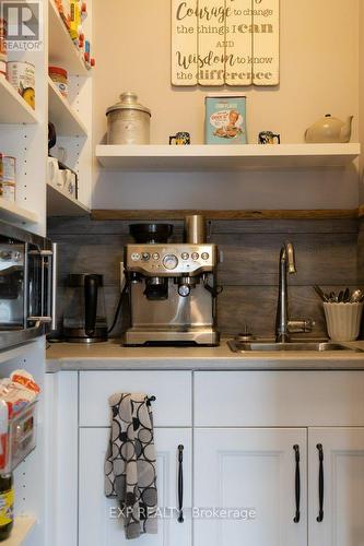 83 Essex Drive N, Belleville (Thurlow Ward), ON - Indoor Photo Showing Kitchen