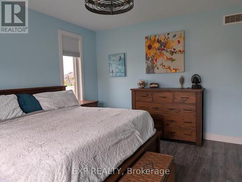 83 Essex Drive N, Belleville (Thurlow Ward), ON - Indoor Photo Showing Bedroom