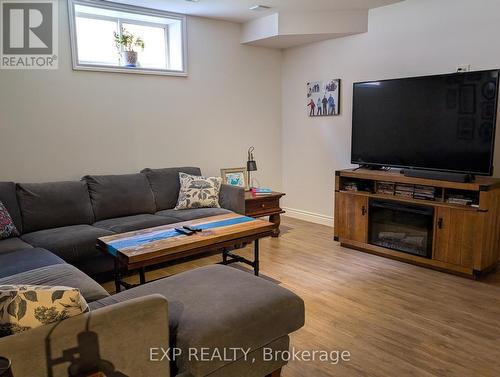 83 Essex Drive N, Belleville (Thurlow Ward), ON - Indoor