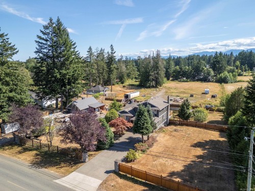 2099 Idiens Way, Comox, BC 