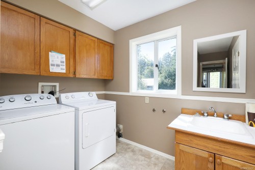 2099 Idiens Way, Comox, BC 