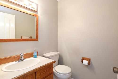 2099 Idiens Way, Comox, BC 