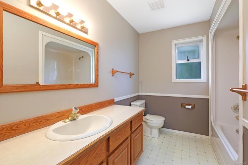 2099 Idiens Way, Comox, BC 