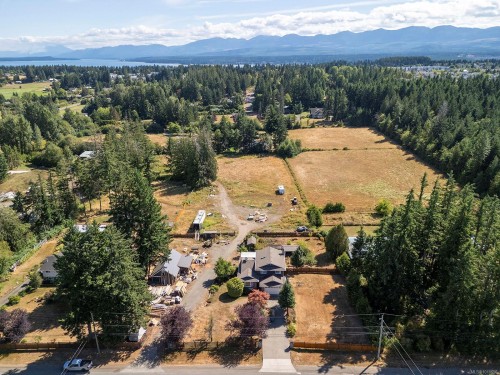 2099 Idiens Way, Comox, BC 