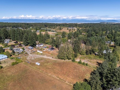 2099 Idiens Way, Comox, BC 