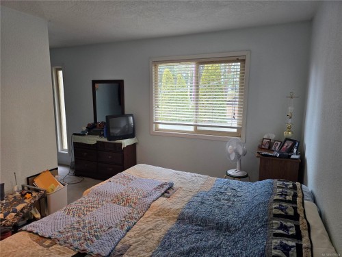 2905 Leigh Rd, Langford, BC - Indoor Photo Showing Bedroom