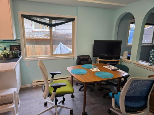 2905 Leigh Rd, Langford, BC - Indoor Photo Showing Office