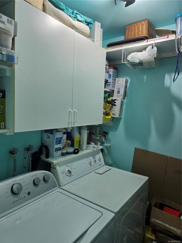 2905 Leigh Rd, Langford, BC - Indoor Photo Showing Laundry Room