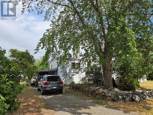 405 Vanderlinde Drive, Keremeos, BC - Outdoor