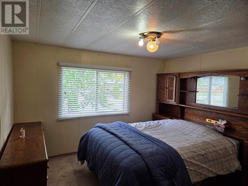 405 Vanderlinde Drive, Keremeos, BC - Indoor Photo Showing Bedroom