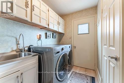 690 Robertson Crescent, Milton (Tm Timberlea), ON - Indoor Photo Showing Laundry Room