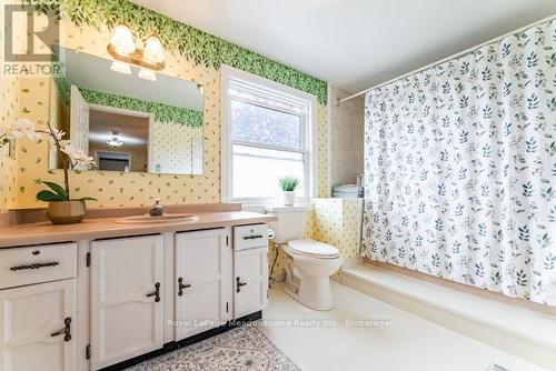 690 Robertson Crescent, Milton (Tm Timberlea), ON - Indoor Photo Showing Bathroom