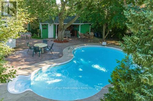 690 Robertson Crescent, Milton (Tm Timberlea), ON - Outdoor With In Ground Pool