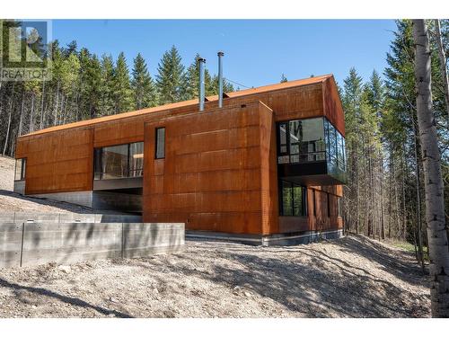 2060 Mcmurdo Road, Golden, BC - Outdoor With Exterior