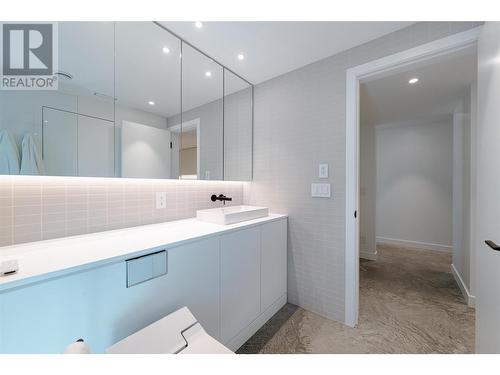 2060 Mcmurdo Road, Golden, BC - Indoor Photo Showing Bathroom