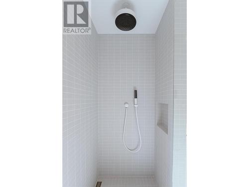 2060 Mcmurdo Road, Golden, BC - Indoor Photo Showing Bathroom