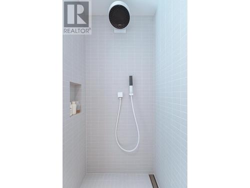 2060 Mcmurdo Road, Golden, BC - Indoor Photo Showing Bathroom