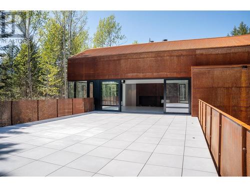 2060 Mcmurdo Road, Golden, BC - Outdoor With Exterior