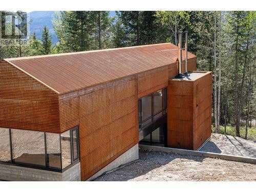2060 Mcmurdo Road, Golden, BC - Outdoor With Exterior