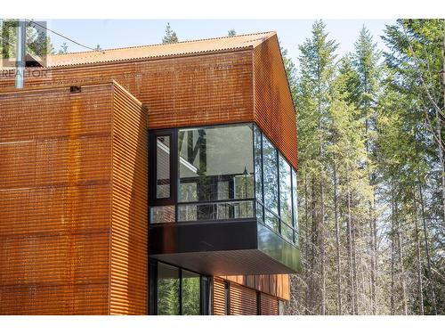 2060 Mcmurdo Road, Golden, BC - Outdoor With Exterior