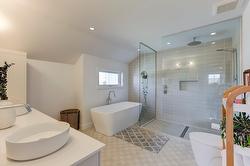 Salle de bains attenante à la CCP - 