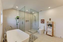 Salle de bains attenante à la CCP - 