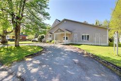 900  - 906 Rue Clough  Ayer's Cliff, QC J0B 1C0