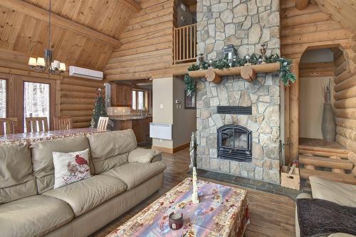 Living room - 615 Ch. Des Chantiers, Labelle, QC - Indoor Photo Showing Living Room With Fireplace