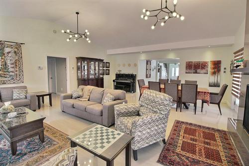 Living room - 402 Route Des Pionniers, Rouyn-Noranda, QC - Indoor Photo Showing Living Room