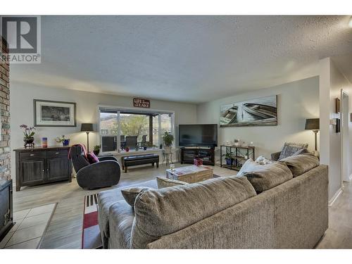 45 Harbour Key Drive, Osoyoos, BC - Indoor Photo Showing Living Room