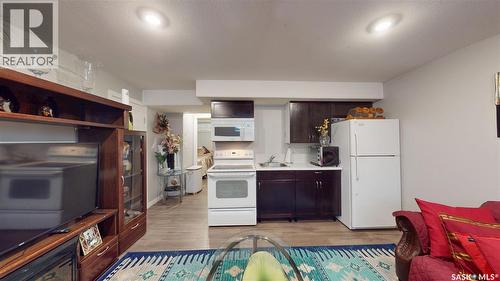 710 Weldon Avenue, Saskatoon, SK - Indoor Photo Showing Kitchen