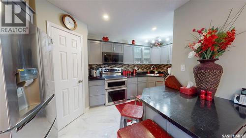 710 Weldon Avenue, Saskatoon, SK - Indoor Photo Showing Kitchen