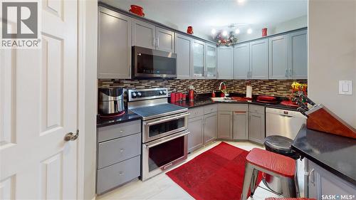 710 Weldon Avenue, Saskatoon, SK - Indoor Photo Showing Kitchen
